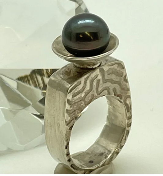 Black Pearl box ring